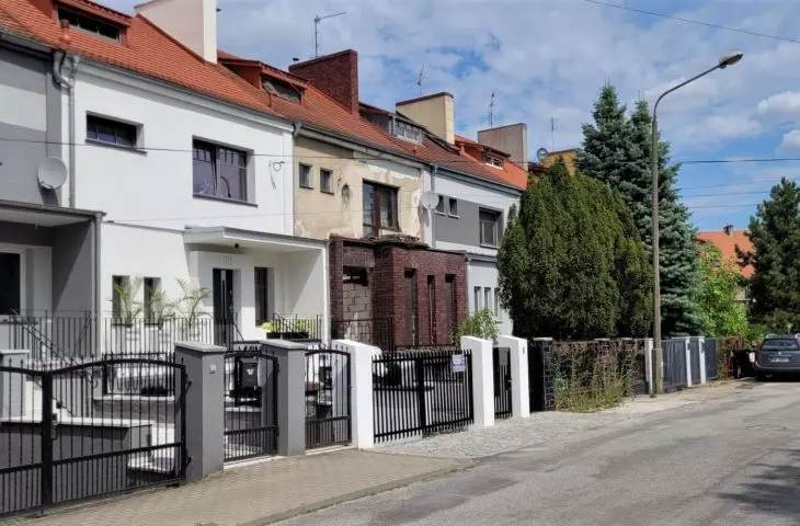 An enclave of terraced houses from the 1960s in the Zagorze district of Poznań