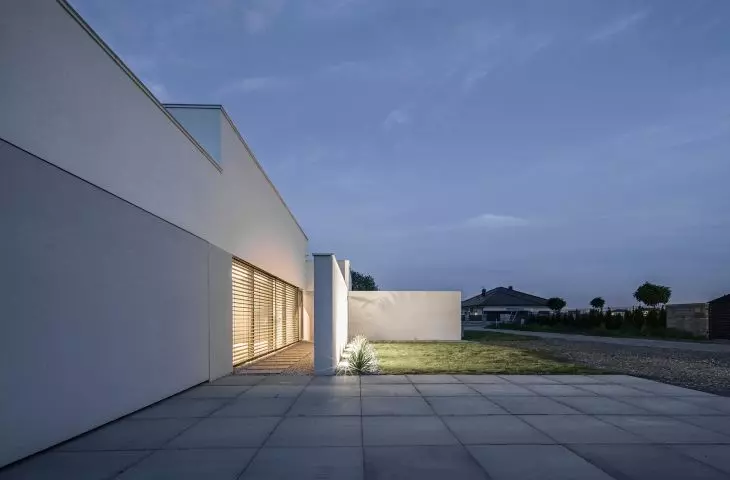 Driveway to the house