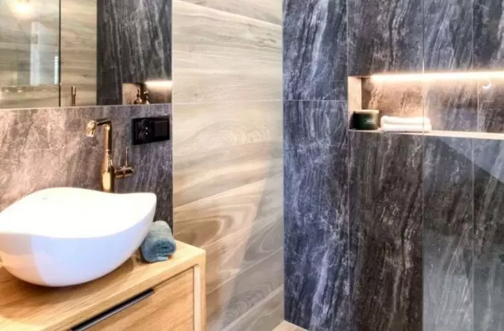 The bathroom uses wood imitation tiles
