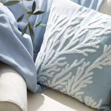 Seaweed pattern will give the arrangement a nautical vibe