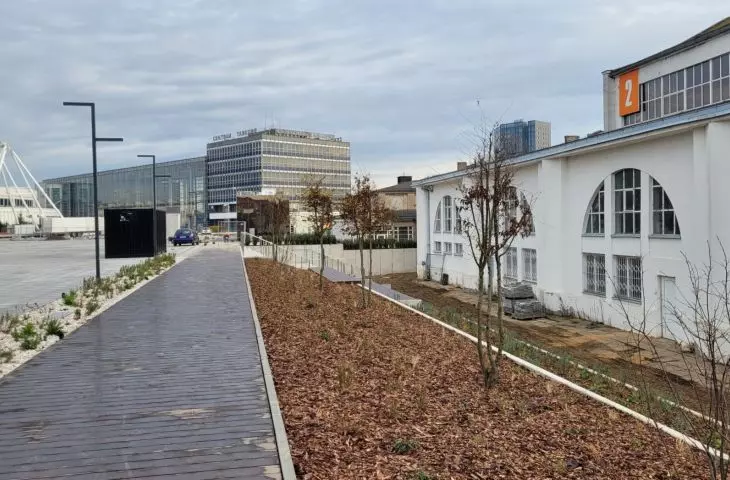 Pewuki Square, view from the south, from the right: hall No. 2, administrative building, Fair Center, East entrance