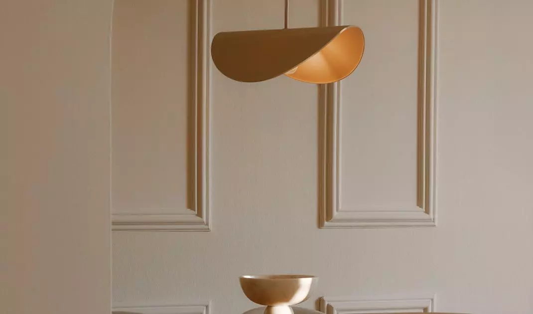 Linen lampshade adds naturalness