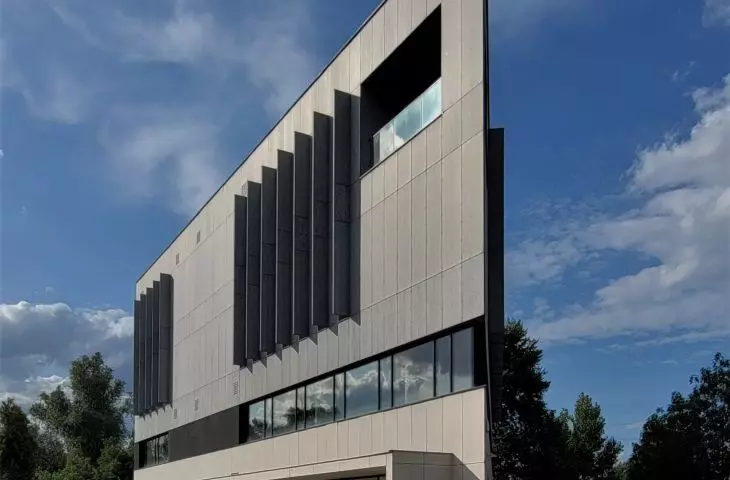 biurowiec Quartz Office, ul. Klinkierowa, Poznań, widok od południowego wschodu