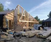  Building constructed using materials such as straw and hemp concrete, among others; visible structural skeleton