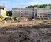 plac budowy, widok z ul. Krzyżowej, miejsce po wyburzonym pawilonie