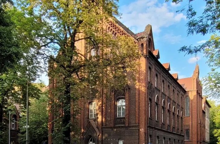 południowe skrzydło szpitala im. Degi w Poznaniu