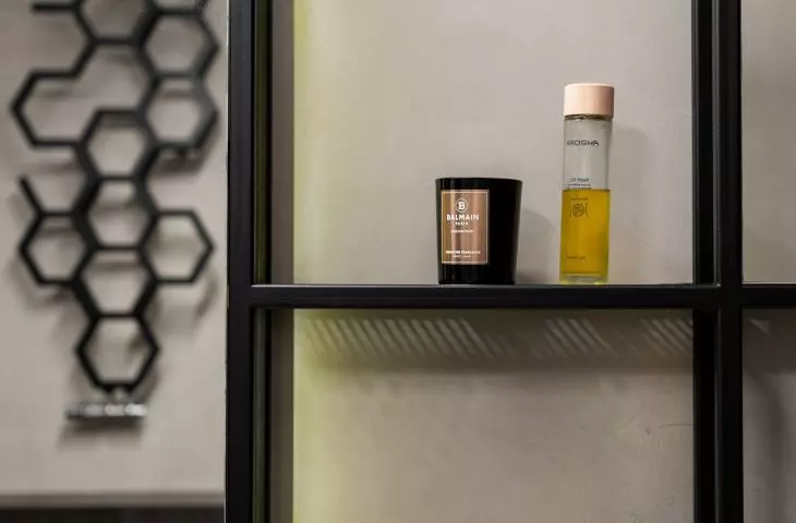 Industrial bookcases emphasize the character of the interior