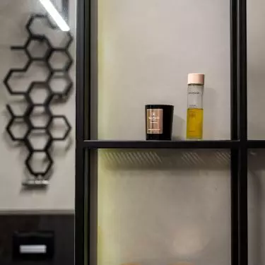 Industrial bookcases emphasize the character of the interior