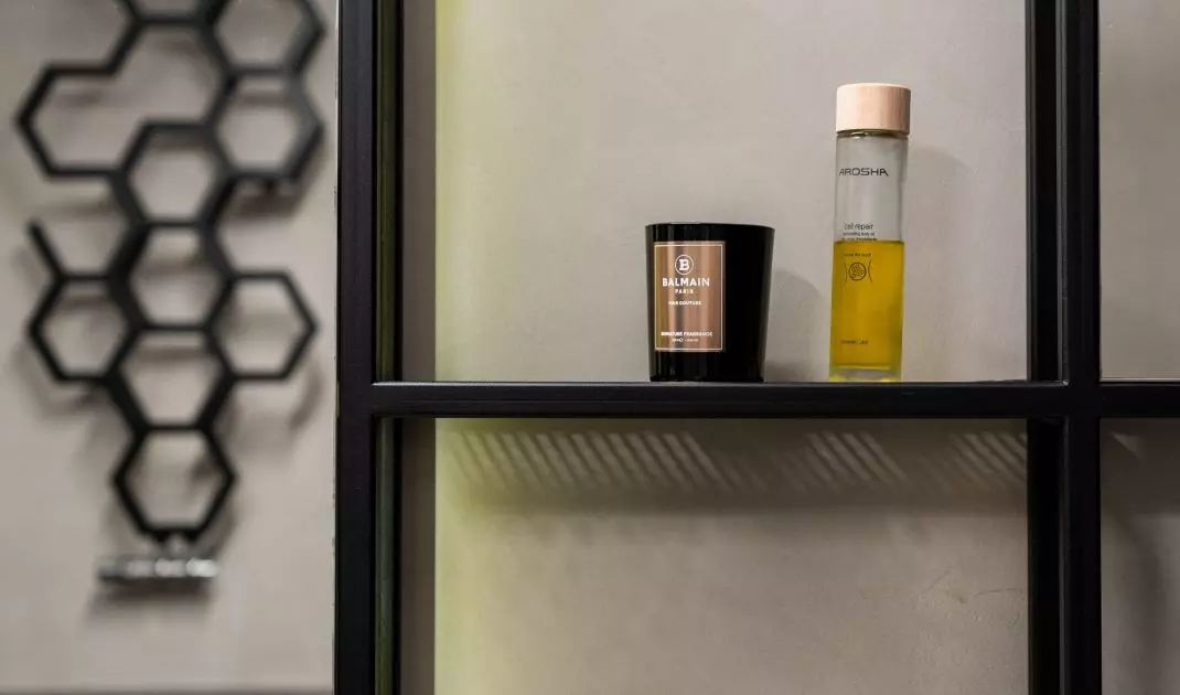 Industrial bookcases emphasize the character of the interior