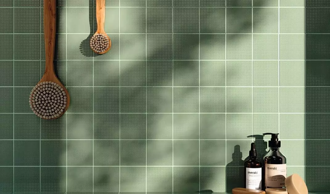 Płytki ceramiczne różnią się od gresu składem, wytrzymałością, absorpcją wody i zastosowaniem