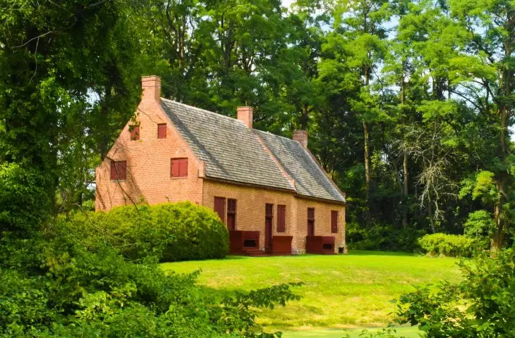 Houses built with natural materials are an increasingly common sight in the Polish landscape. In addition to modern designs, many people are choosing to modernize existing buildings. 