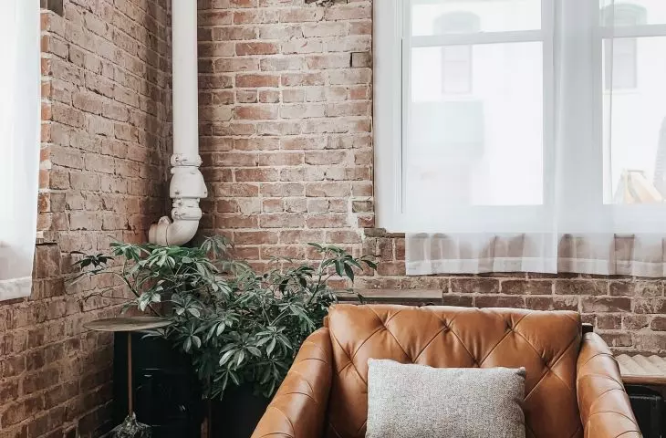 Recycled bricks are one of the most popular finishing materials among lovers of lofts and eclecticism.