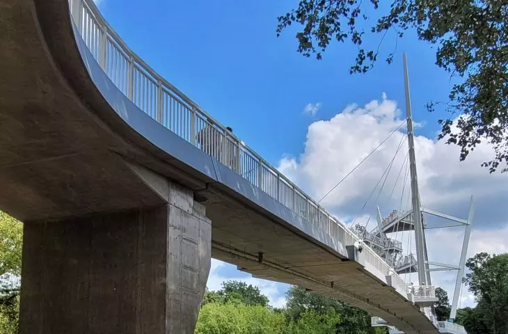 Pedestrian and bicycle bridge in Owińskach near Poznań, design: Atelier Paweł Byrski