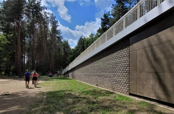Pedestrian and bicycle bridge in Owińskach near Poznań, design: Atelier Paweł Byrski