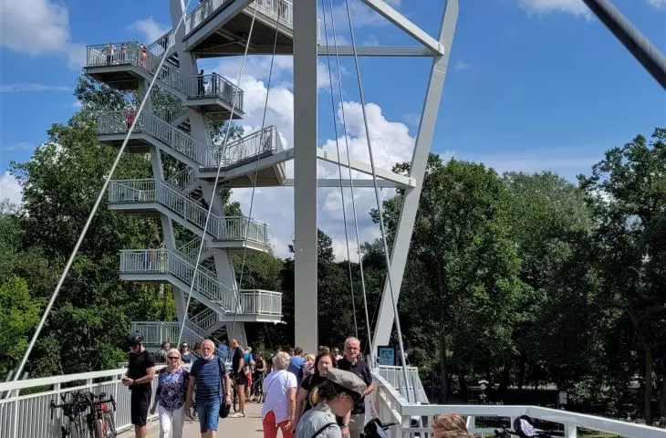 Pedestrian and bicycle bridge in Owińskach near Poznań, design: Atelier Paweł Byrski