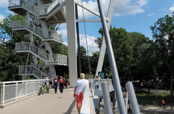 kładka pieszo-rowerowa w Owińskach k/Poznania, proj.: Atelier Paweł Byrski