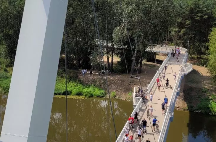 Pedestrian and bicycle bridge in Owińskach near Poznań, design: Atelier Paweł Byrski
