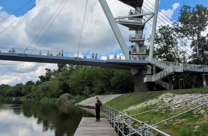 Pedestrian and bicycle bridge in Owińskach near Poznań, design: Atelier Paweł Byrski