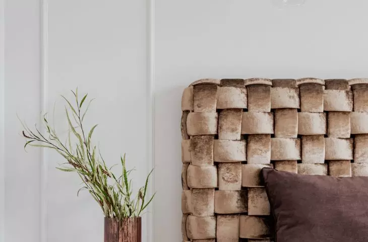 Here the architect used the same decorations that appear in the living room
