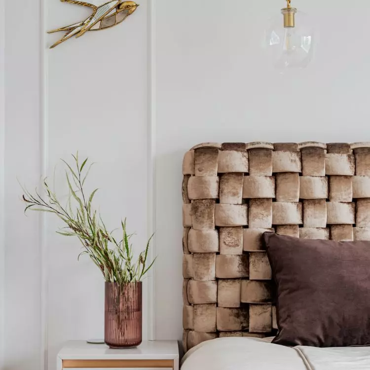 Here the architect used the same decorations that appear in the living room