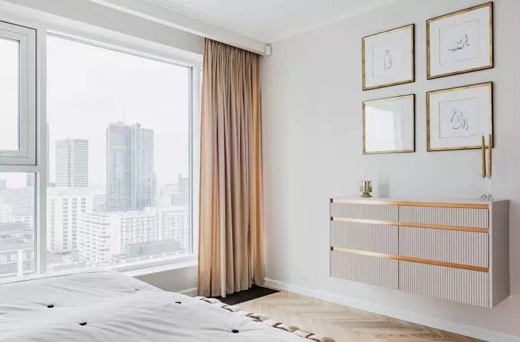 The chest of drawers refers in form to bedside tables