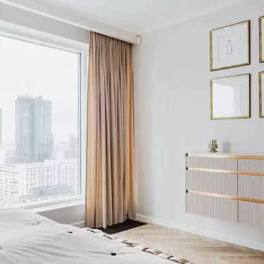 The chest of drawers refers in form to bedside tables