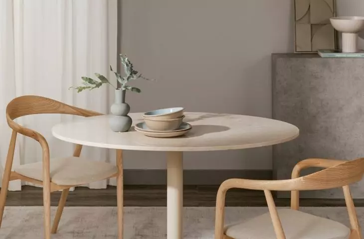 Lamps with natural shades are one of the biggest trends this year