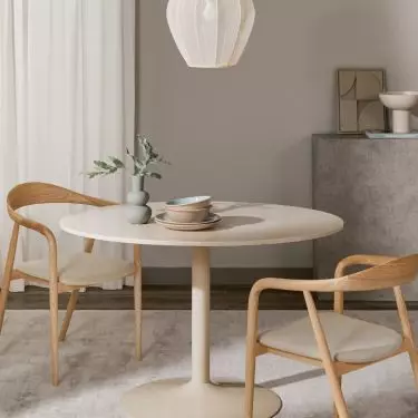Lamps with natural shades are one of the biggest trends this year