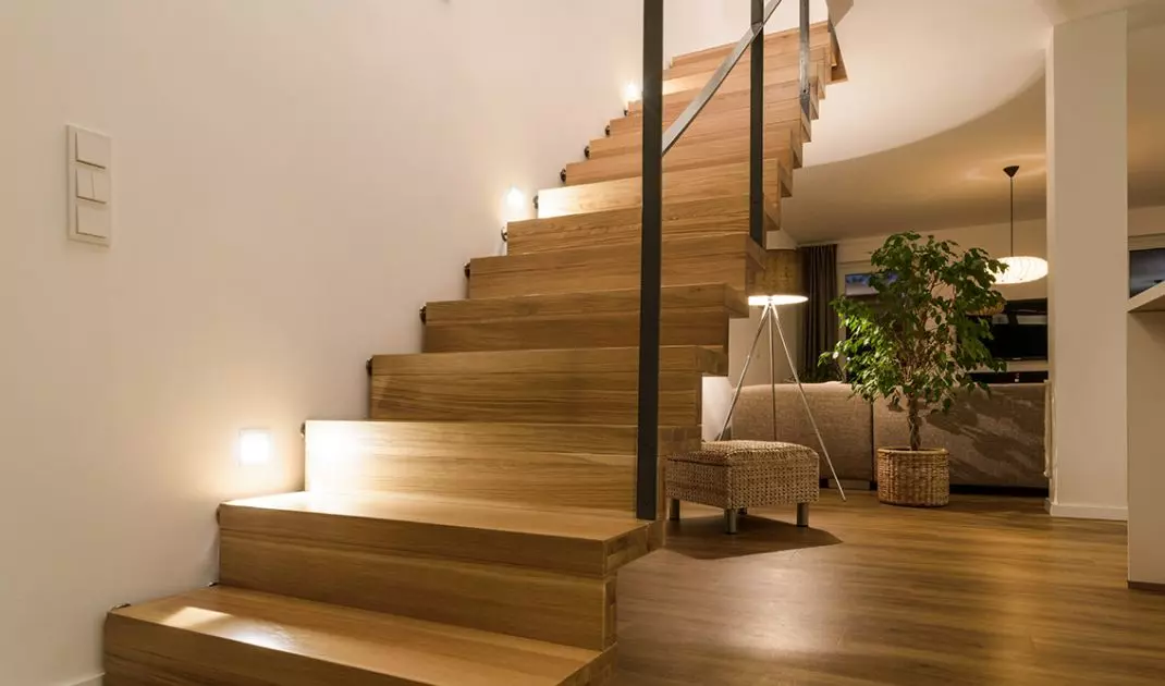 Choose from straight stairs, spiral stairs, spiral stairs, mill stairs, stairs with reverses, double flights and modular stairs.