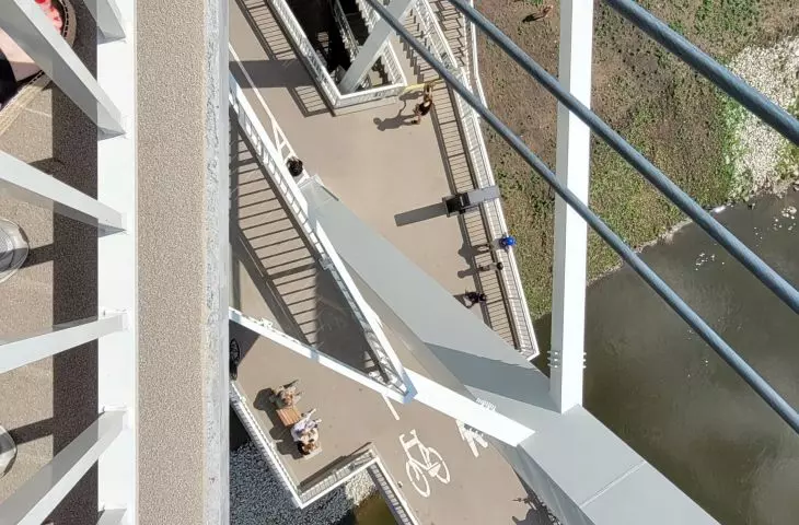 Pedestrian and bicycle bridge in Owińskach near Poznań, design: Atelier Paweł Byrski