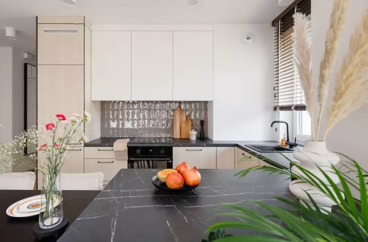 The tiles above the countertop resemble luxe tiles