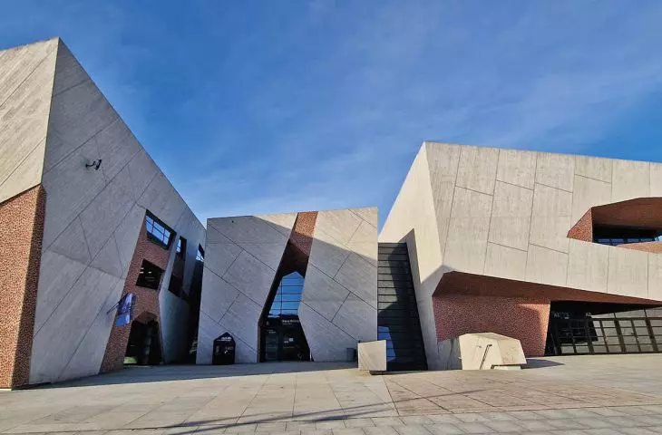 Toruń Cultural and Convention Center Jordanki - brick and brick motifs on the facade and interior refer to the Gothic Old Town, design: Fernando Menis