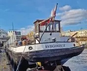 Lemara's magnificent barge - there used to be hundreds of such ships here 