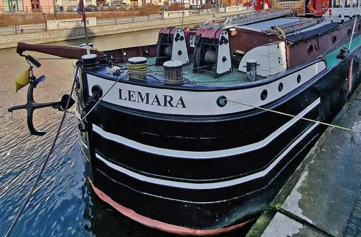 Lemara's magnificent barge - there used to be hundreds of such ships here 