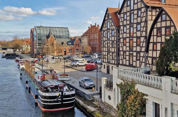 magical is this Brda, with clean and dynamic water, and along it there are still many buildings to be restored - there will be a lot of activity in Bydgoszcz!