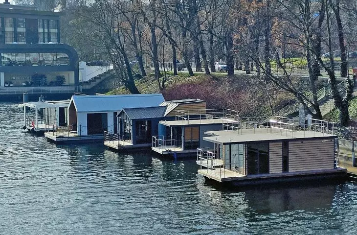 Bydgoszcz waterfront: clear, swift water merged with architecture - something wonderful