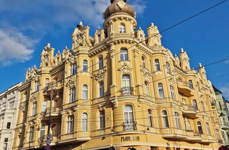 arguably, it was water connectivity to Berlin that contributed to the development of this delicious architecture; transportation is not just business - it also means the transfer of ideas, including fashion and aesthetics