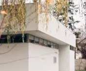 the lump was situated on a concrete plinth