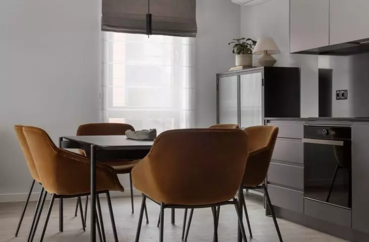 Next to the kitchenette is the dining area