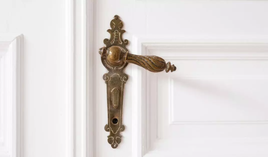 Choose from copper, brass, glass, plastic, wood, ceramic, stainless steel and aluminum handles, 
