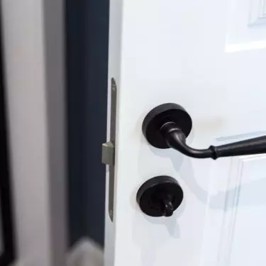 The choice of handles is important for safety reasons