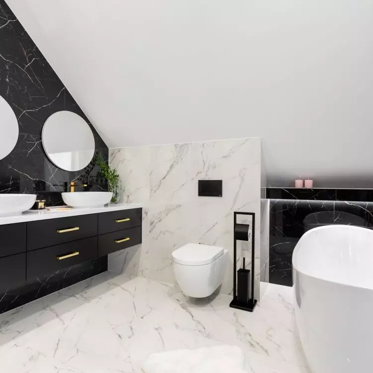 Large-format tiles with a marble pattern appear in the bathroom 