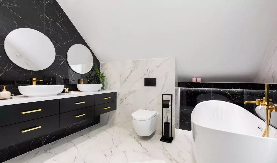 Large-format tiles with a marble pattern appear in the bathroom 
