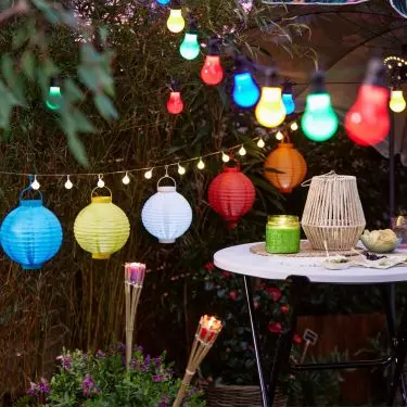 Lamps will create a romantic atmosphere in the garden