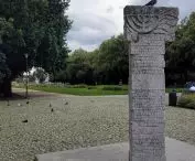 obelisk upamiętniający ofiary obozu pracy dla Żydów, ul. Królowej Jadwigi