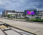 CH Posnania, wejście i plac od strony ul. Kórnickiej