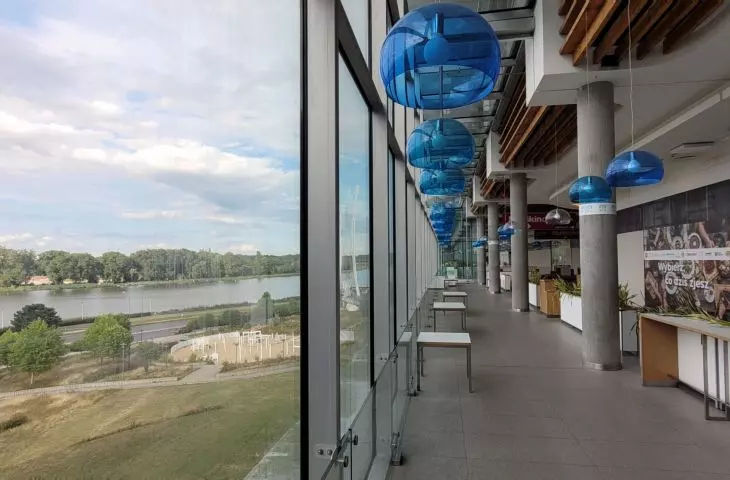 opustoszały food court CH Malta