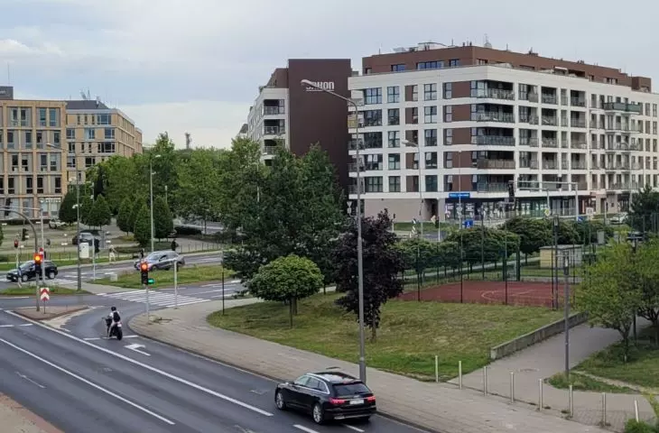 kompleks biurowy i budynki mieszkalne przy ul. Baraniaka i Lwowskiej, po południowej stronie CH Malta