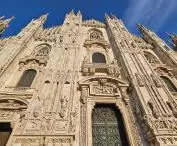 mediolańska katedra Duomo jest ogromna, obcuje się z nią jak z jakimś statkiem kosmicznym — zupełnie nie z tej ziemi