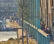 gorączka sobotniego wieczoru na Corso di Porta Ticinese; na końcu dochodzi się do Darseny, ulubionego miejsca spotkań młodych ludzi